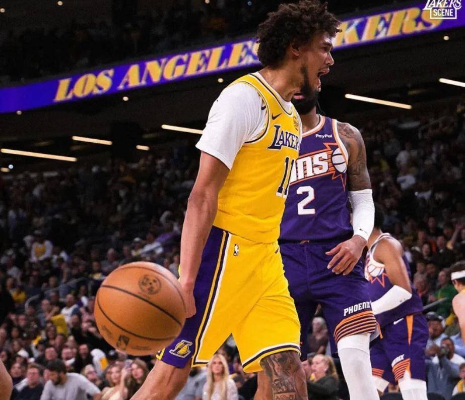 九游-包含詹姆斯在湖人比赛中出色防守，逆转引发热议！的词条