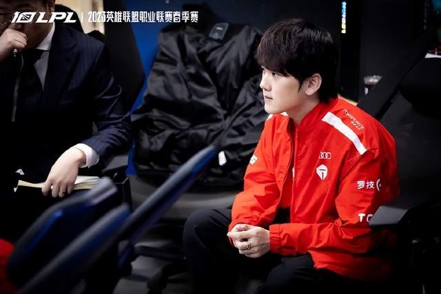 九游体育-包含JackeyLove在瑞士队比赛中挺进下一轮，逆转引发热议！的词条